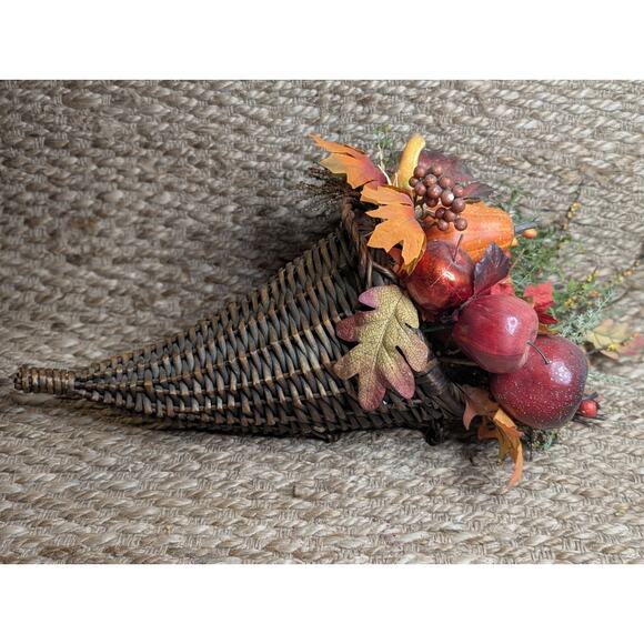 Large Wicker Basket Cornucopia Horn THANKSGIVING Harvest Fall Centerpiece Vtg. - Picture 2 of 16